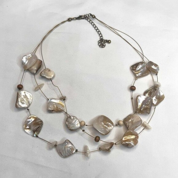 Vintage Mother-of-Pearl Layered Necklace — 39–44 cm Adjustable - Picture 5 of 8